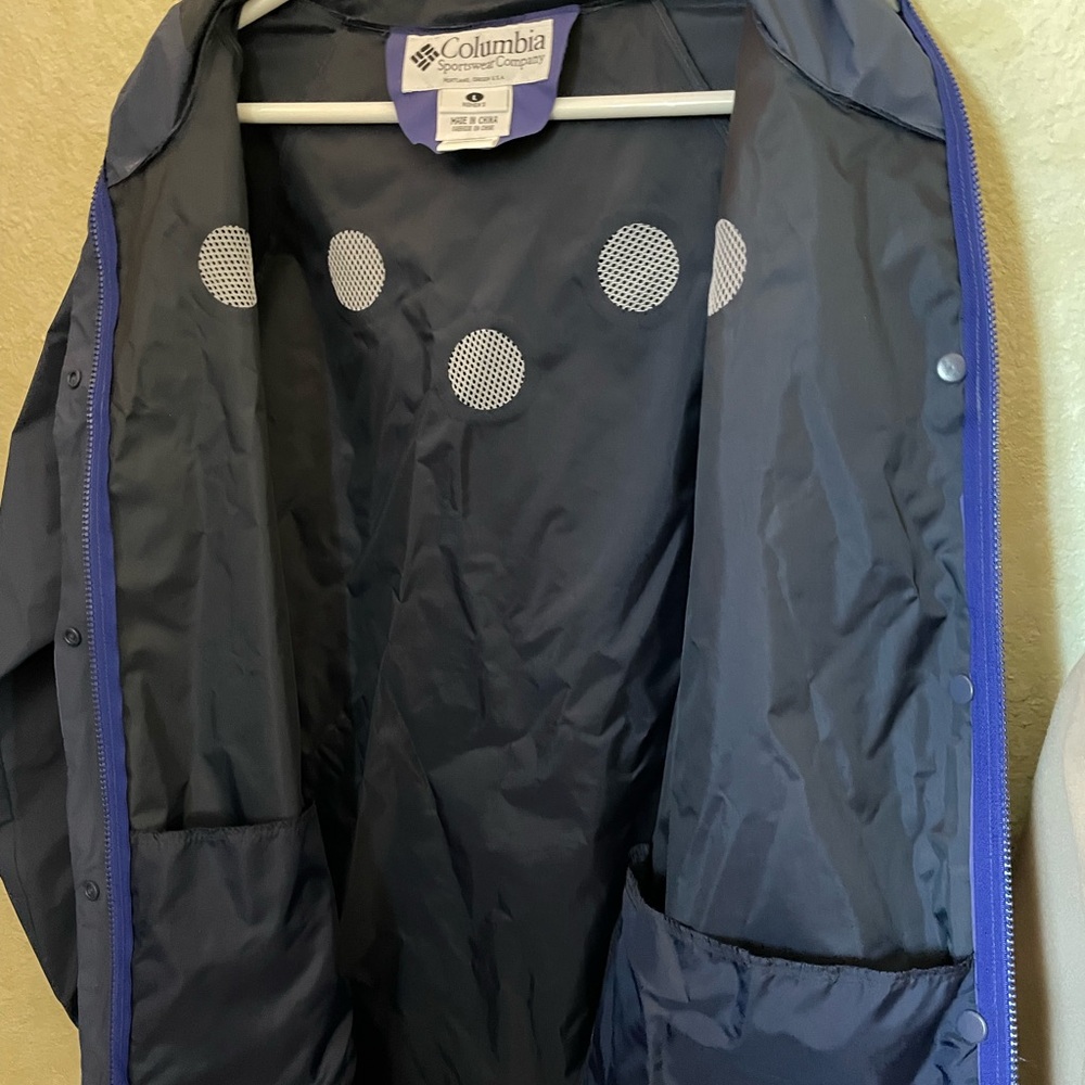 Columbia women’s rain jacket. Excellent condition. Deep pockets.